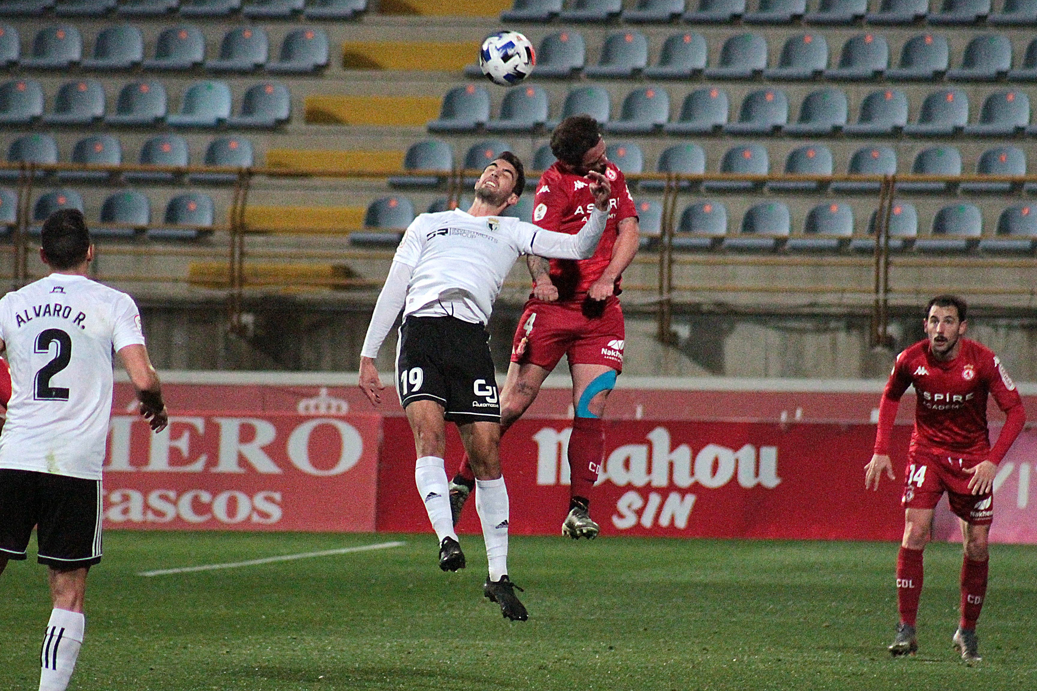 Fotos: El Burgos CF no puede pasar del empate en el Reino de León