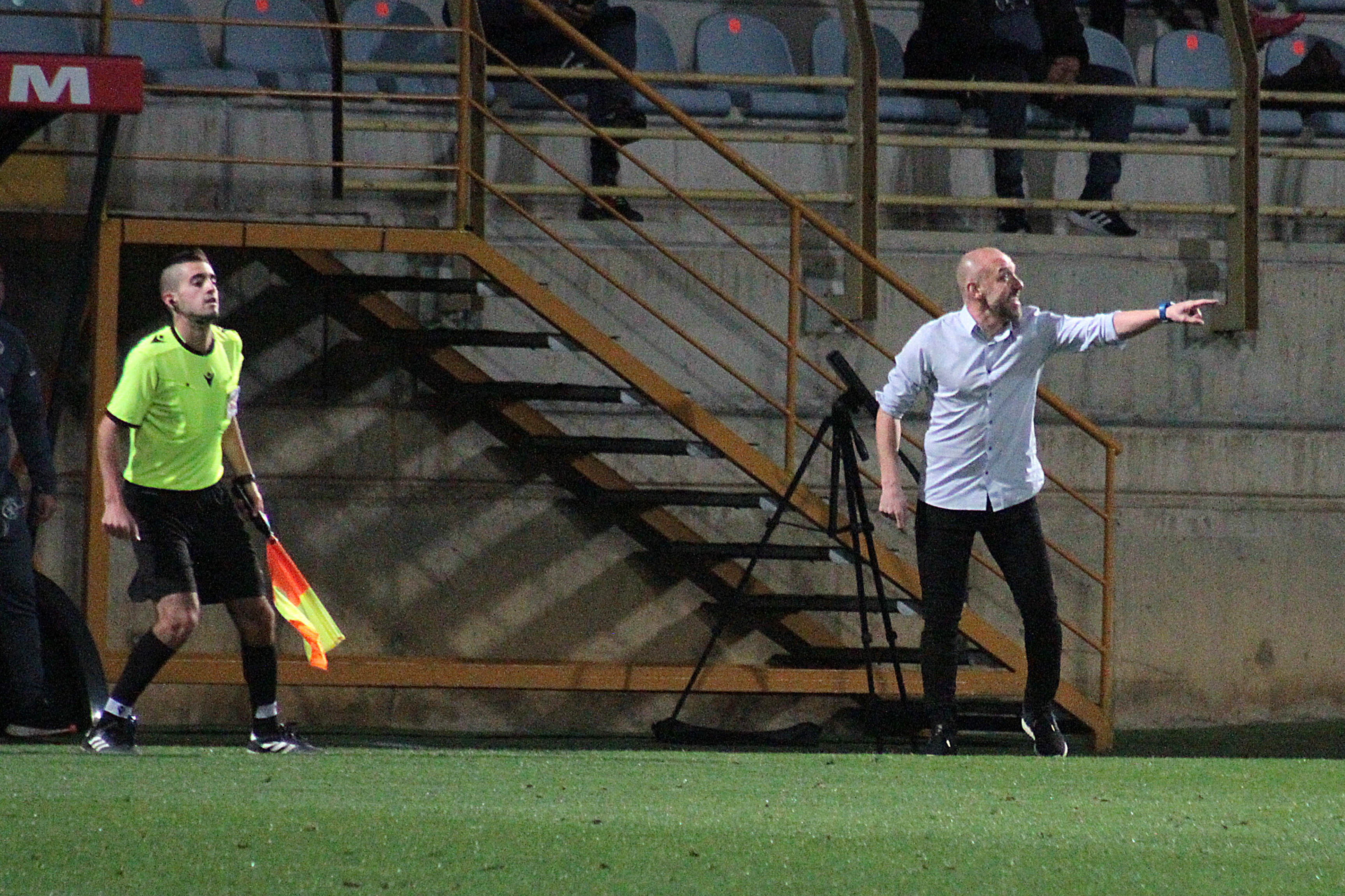 Fotos: El Burgos CF no puede pasar del empate en el Reino de León