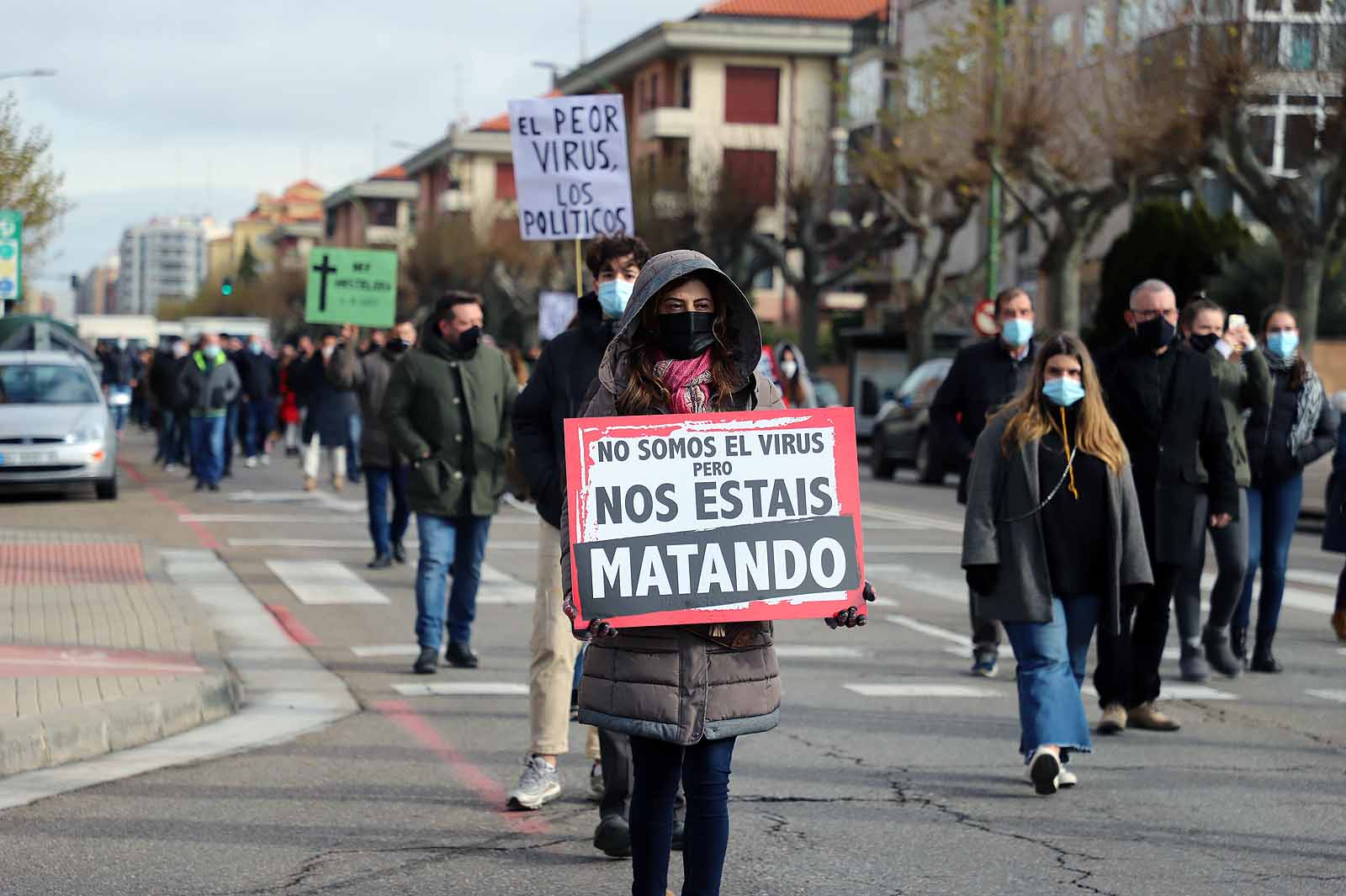 Fotos: Un millar de hosteleros sale a la calle para reclamar la apertura de sus locales