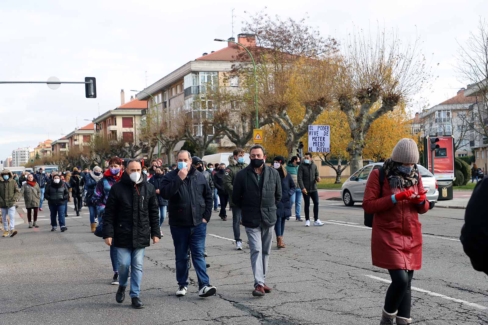 Fotos: Un millar de hosteleros sale a la calle para reclamar la apertura de sus locales