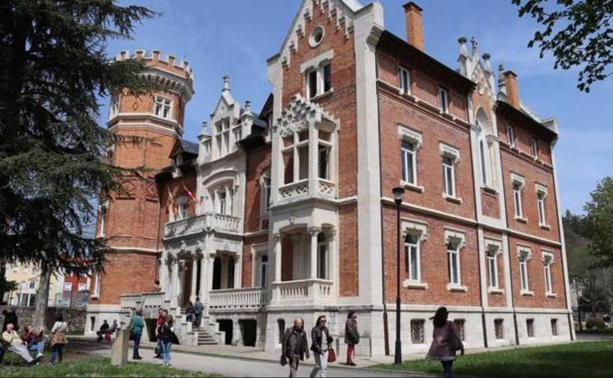 Palacio de la Isla, sede del Instituto Castellano y Leonés de la Lengua. 