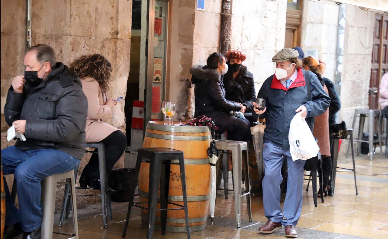 la hostelería ha reanudado su actividad a medio gas. 