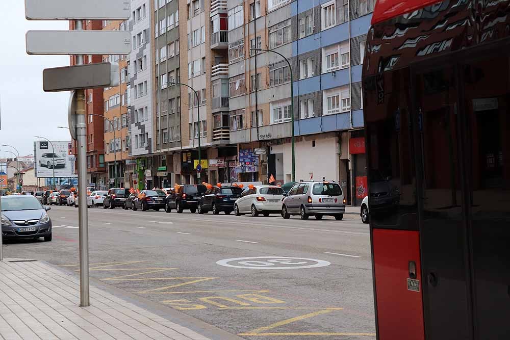 Fotos: Una caravana de coches contra la Ley Celaá recorre las calles de Burgos