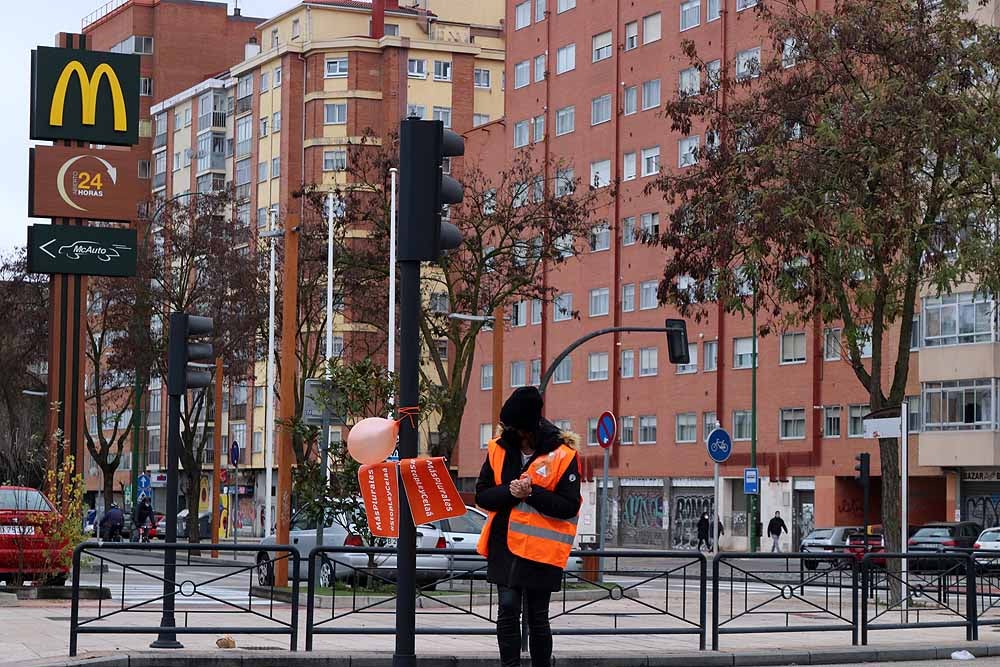 Fotos: Una caravana de coches contra la Ley Celaá recorre las calles de Burgos