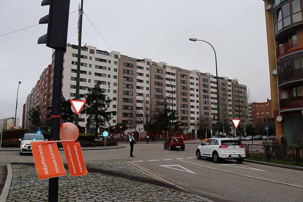 Fotos: Una caravana de coches contra la Ley Celaá recorre las calles de Burgos