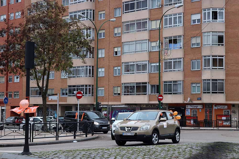 Fotos: Una caravana de coches contra la Ley Celaá recorre las calles de Burgos