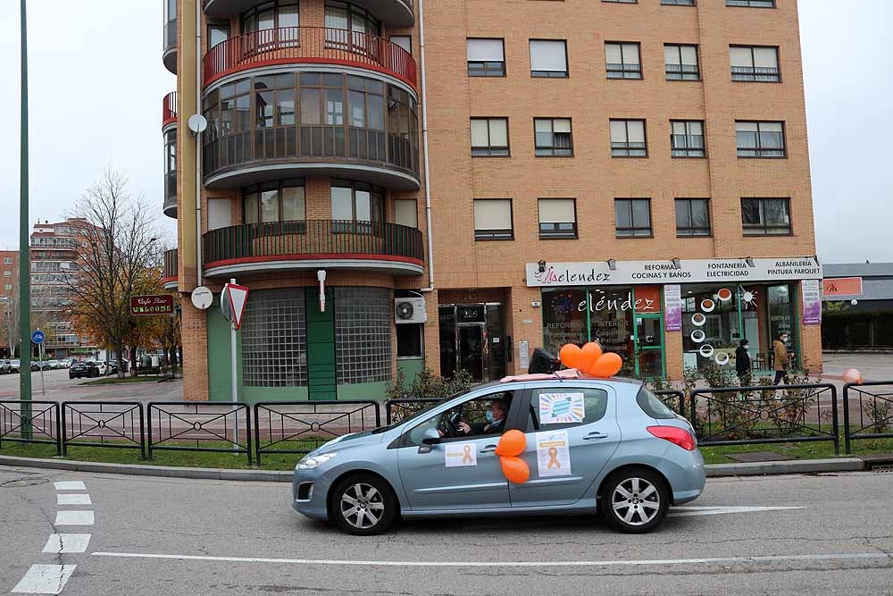 Fotos: Una caravana de coches contra la Ley Celaá recorre las calles de Burgos