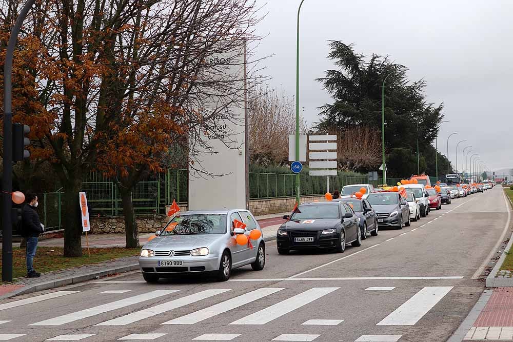 Fotos: Una caravana de coches contra la Ley Celaá recorre las calles de Burgos