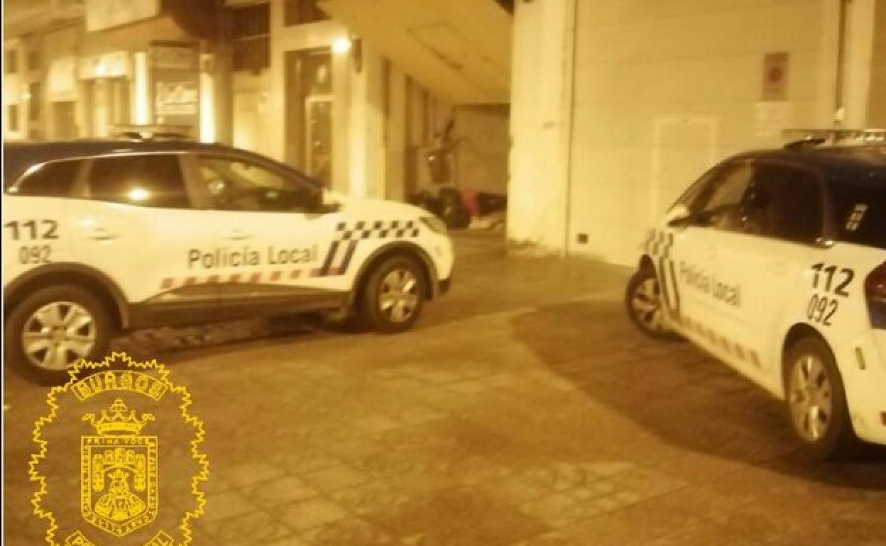 La Policía Local ha intervenido en una fiesta de jóvenes en la Plaza San Bruno.