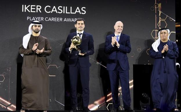 Iker Casillas fue premiado por su carrera.