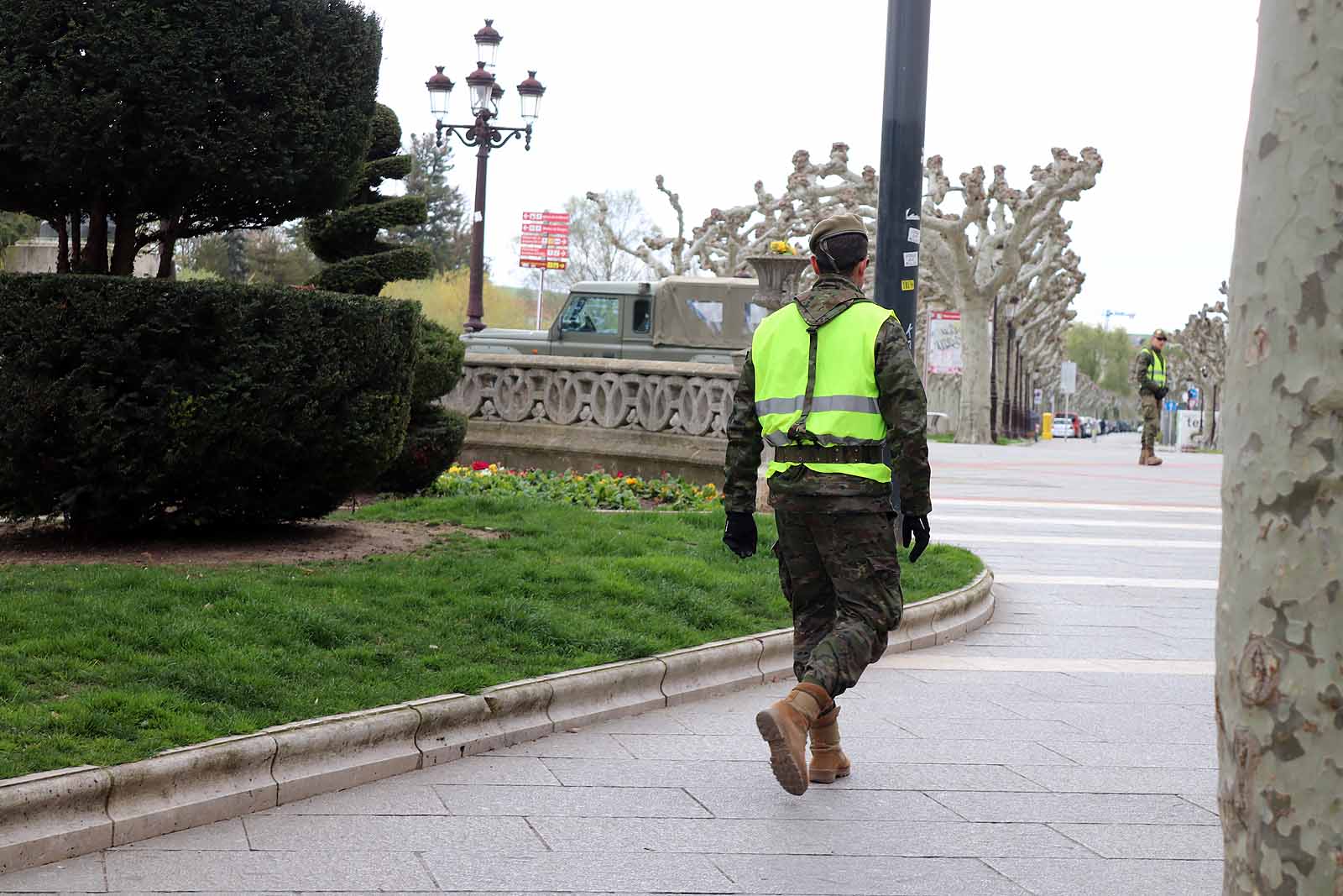 Los militares 'patrullaron' las calles de la ciudad para comprobar que el confinamiento domiciliario se cumplía.