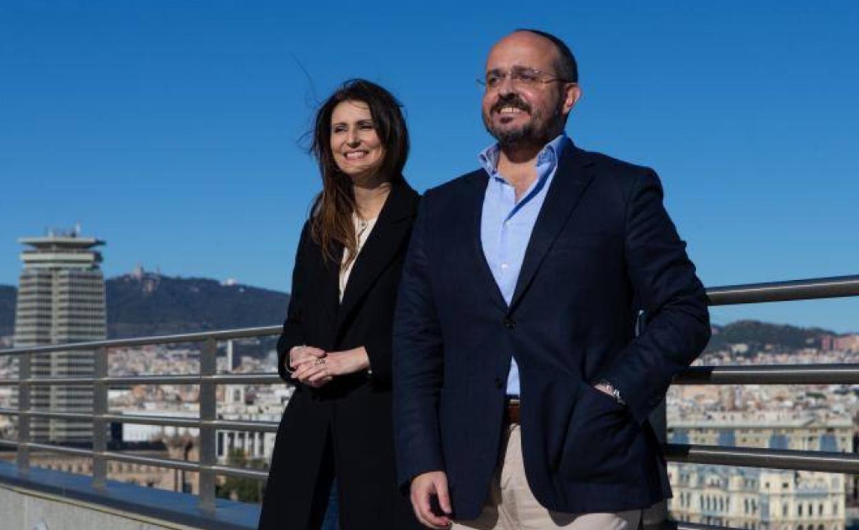 El presidenre del PP catalán, Alejandro Fernández, y la exportavoz de Cs, Lorena Roldán.