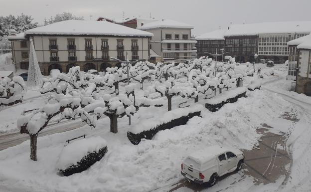 La nieve y el hielo marcan los primeros días del año en Burgos