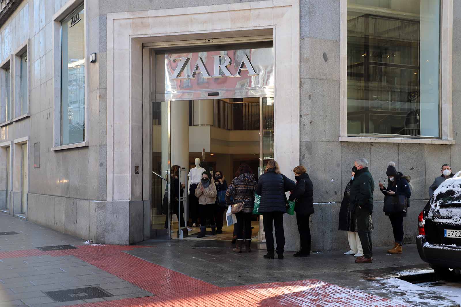 Fotos: Colas en algunos establecimientos para aprovechas las ofertas de invierno