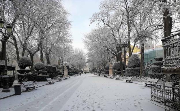 La nieve se asoma al centro de Burgos