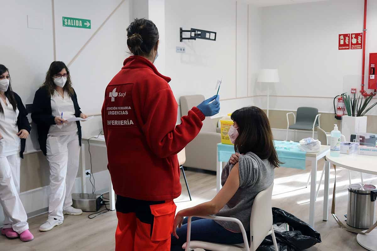 Jornada de vacunación contra la covid-19 en la residencia Clece Vitam de Burgos. 