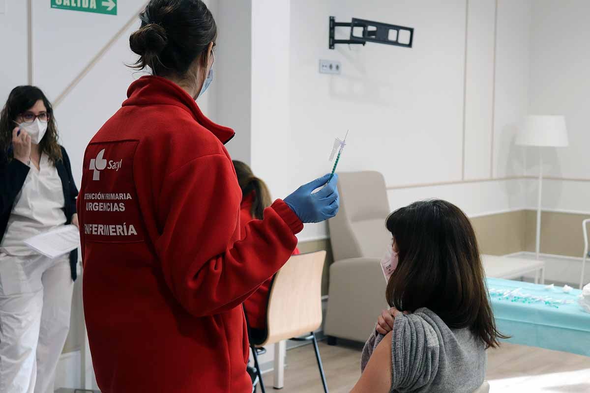 Jornada de vacunación contra la covid-19 en la residencia Clece Vitam de Burgos. 