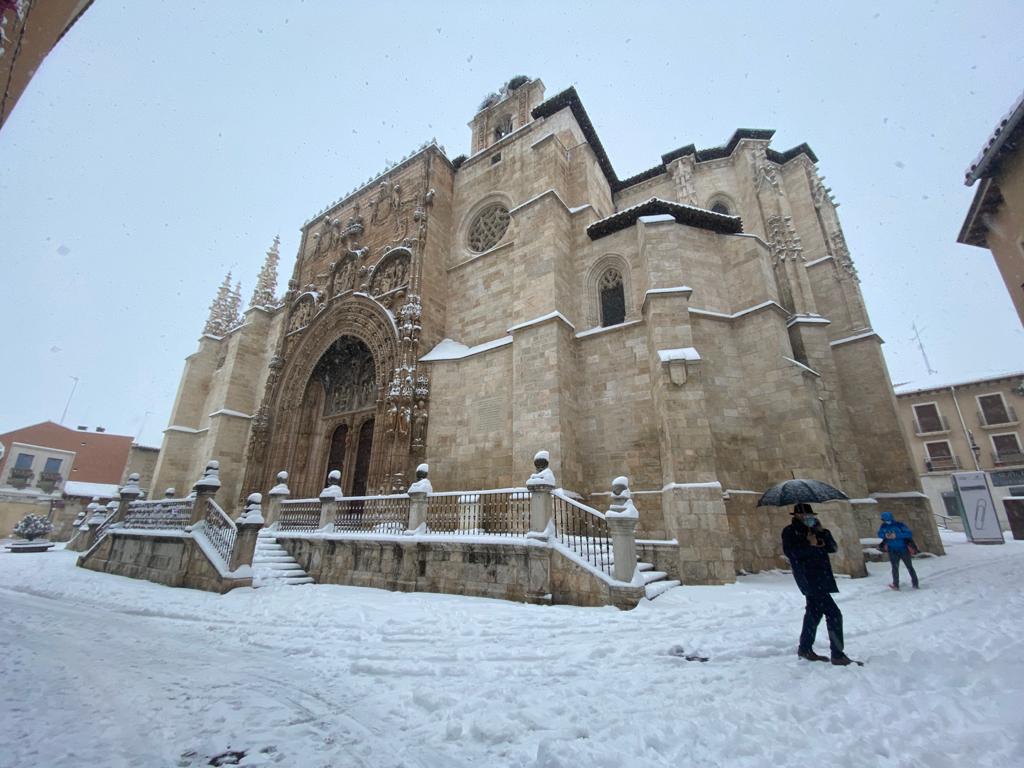 Fotos: Aranda de Duero se levanta cubierta de nieve