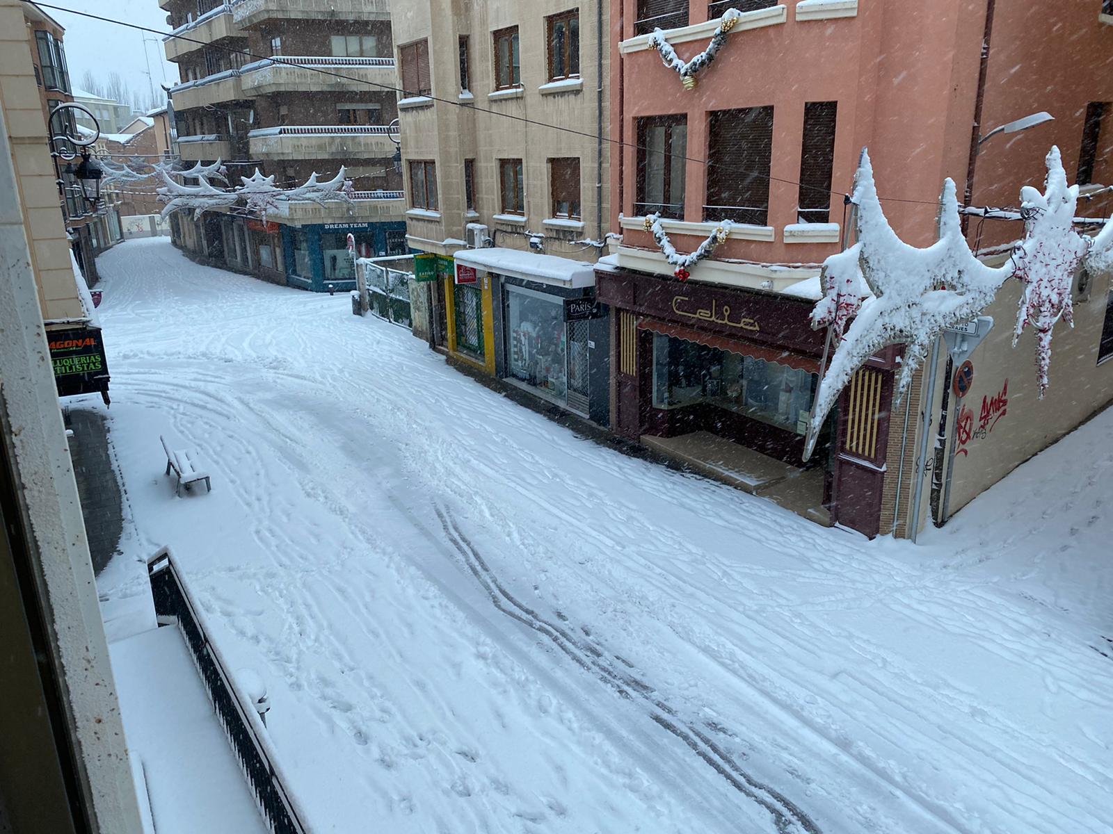 Fotos: Aranda de Duero se levanta cubierta de nieve