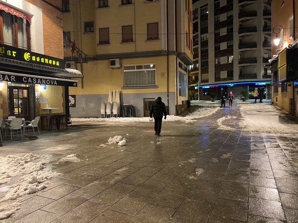 Fotos: Aranda mantiene nieve en las calles tras el paso de Filomena