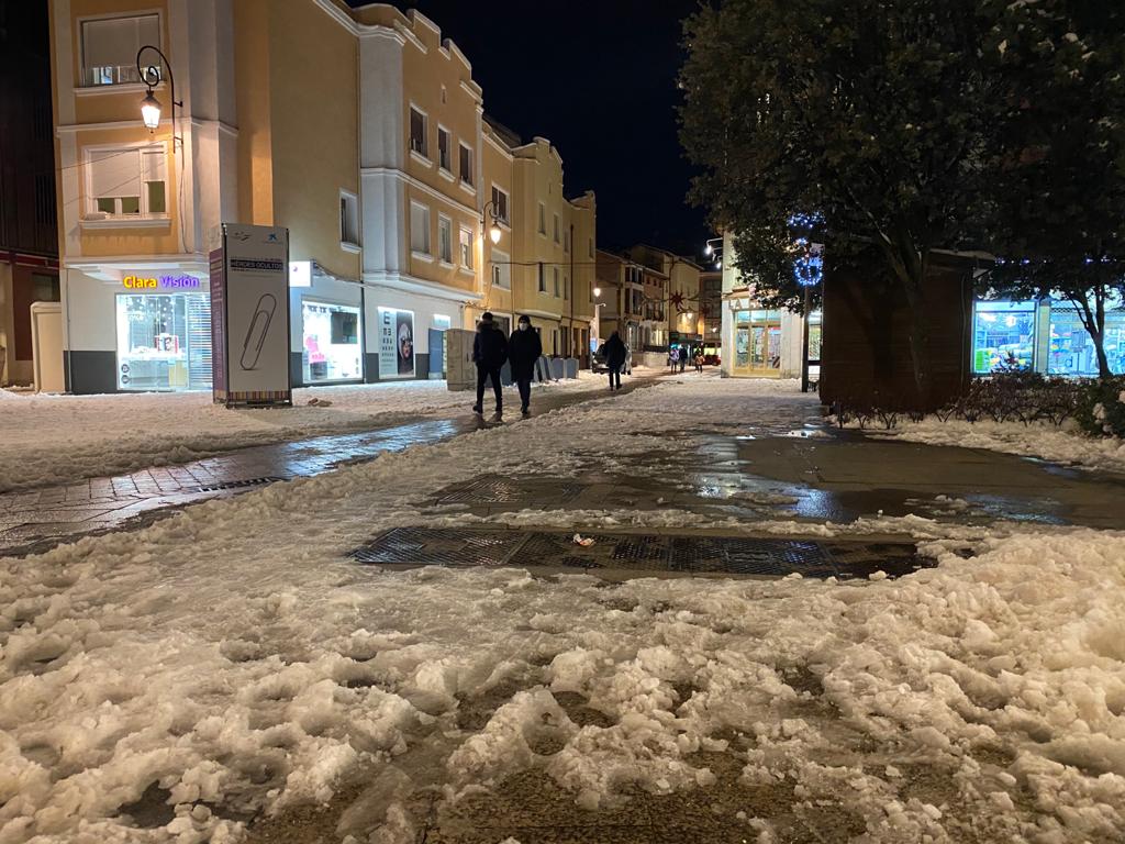 Fotos: Aranda mantiene nieve en las calles tras el paso de Filomena