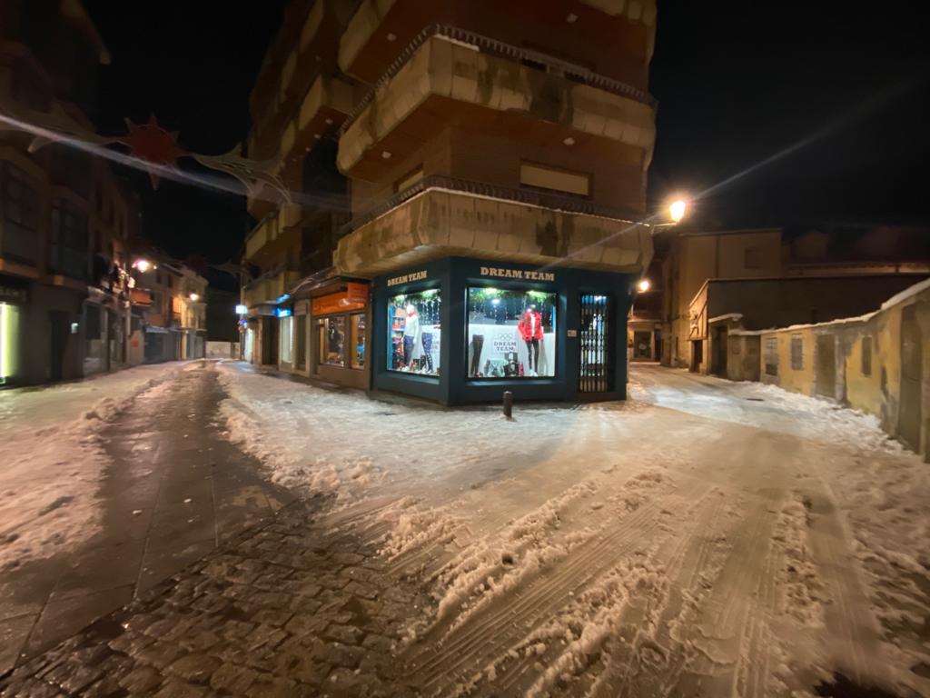 Fotos: Aranda mantiene nieve en las calles tras el paso de Filomena