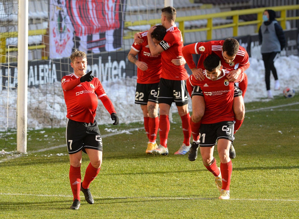 Fotos: El Burgos CF golea al Real Oviedo B