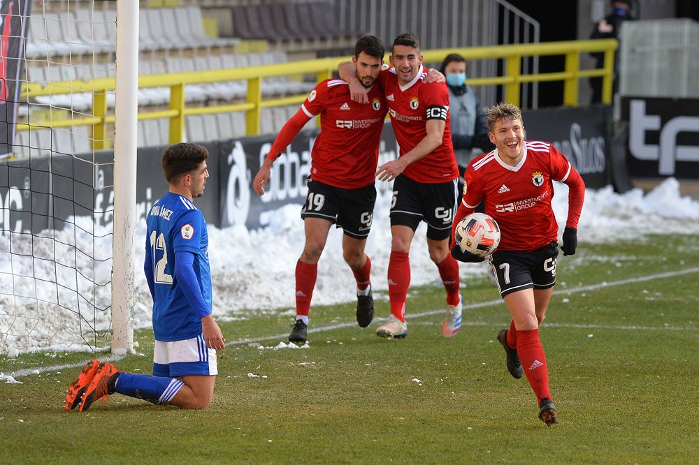 Fotos: El Burgos CF golea al Real Oviedo B