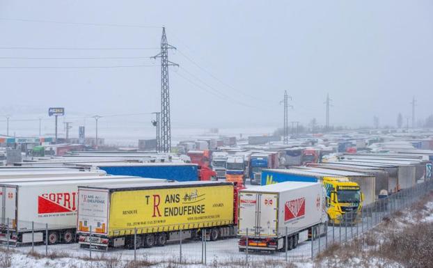 La nieve dificulta la circulación en las carreteras de Burgos, con seis puertos cerrados