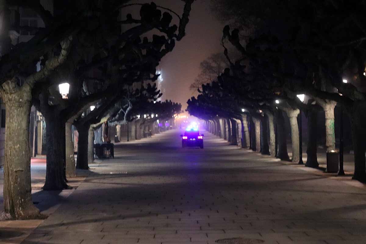 Los burgaleses se recogen a sus hogares a las 20:00 horas mientras la Policía ejercía una labor informativa.