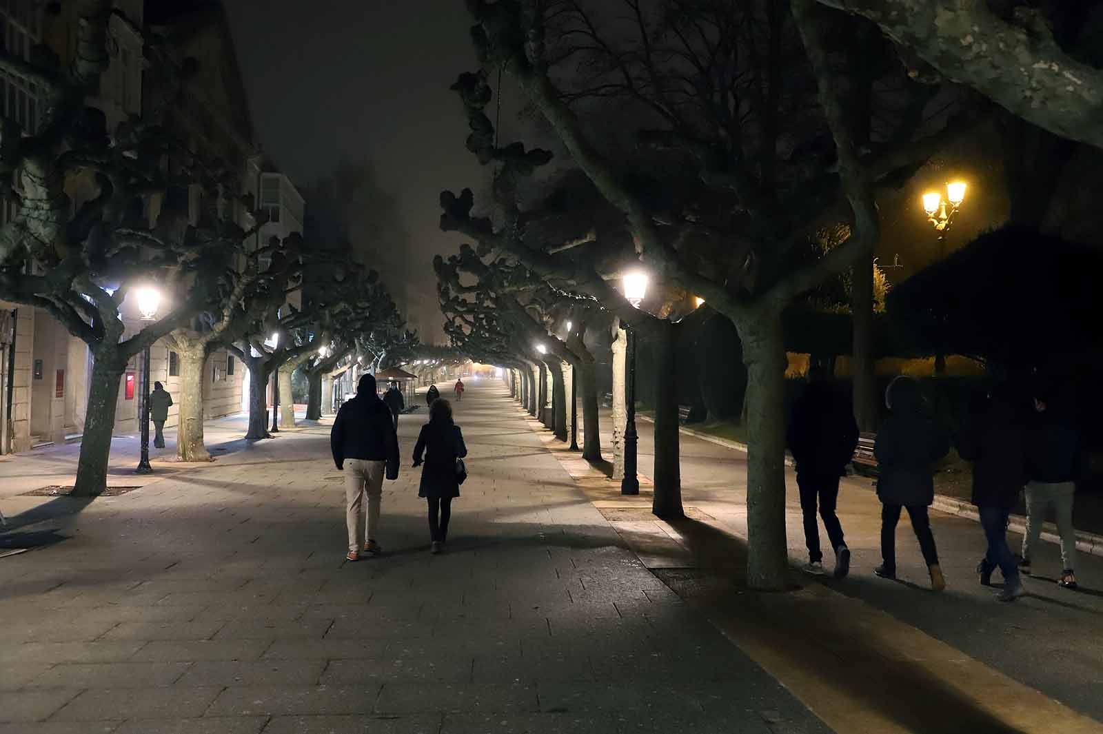 Los burgaleses se recogen a sus hogares a las 20:00 horas mientras la Policía ejercía una labor informativa.