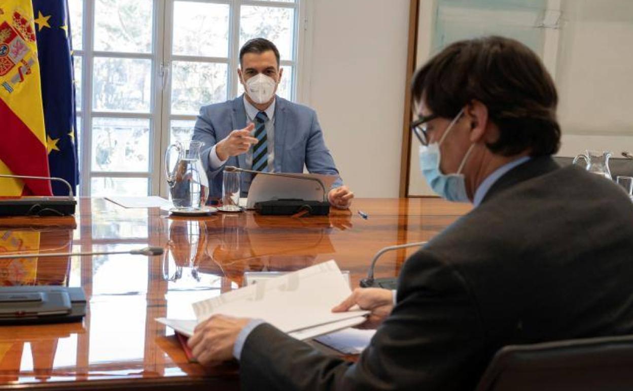 Pedro Sánchez y Salvador Illa, durante el Comité de Seguimiento del Coronavirus de este lunes.