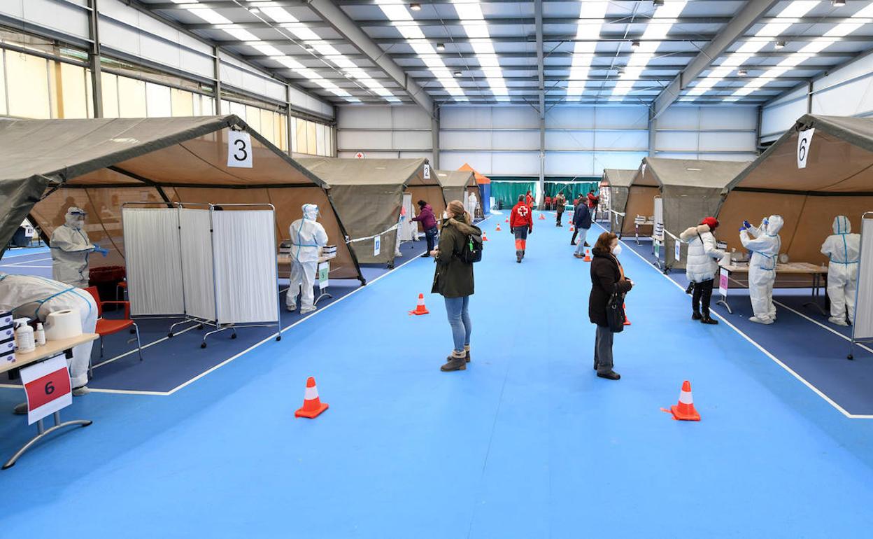 Carpas preparadas en El Plantío para realizar el cribado masivo de noviembre en Burgos.