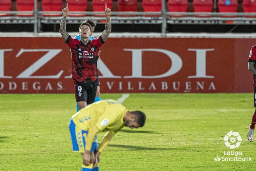 Fotos: El Mirandés se reencuentra con la victoria en Anduva