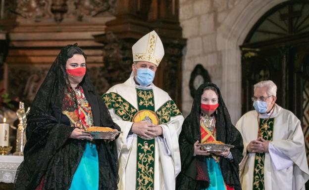 Imagen principal - San Lesmes de pandemia: sin desfile, reparto de roscos ni bailes de Gigantillos