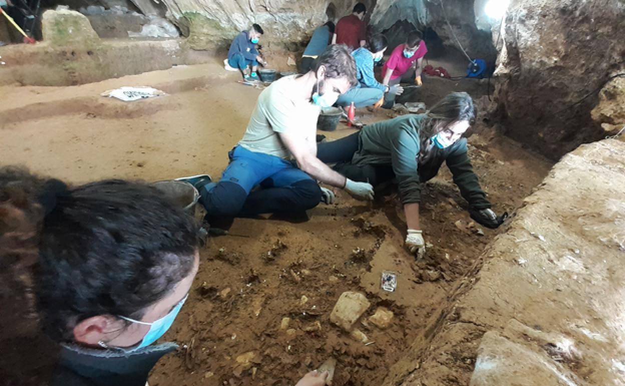 Campaña de excavación de 2020 en Cueva Prado Vargas. 