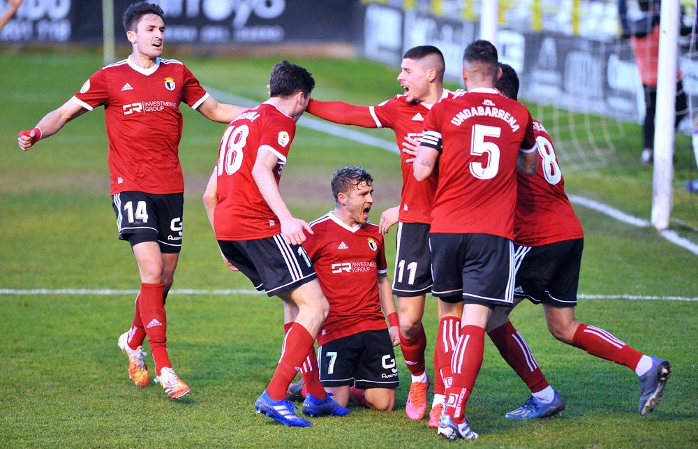 Fotos: El Burgos CF, más líder