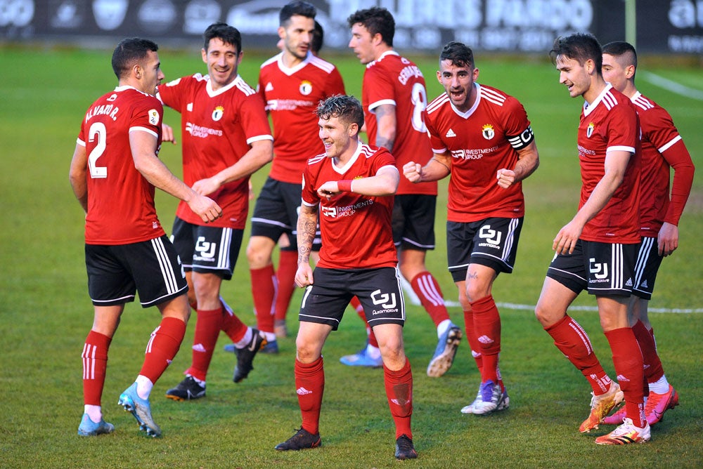 Fotos: El Burgos CF, más líder