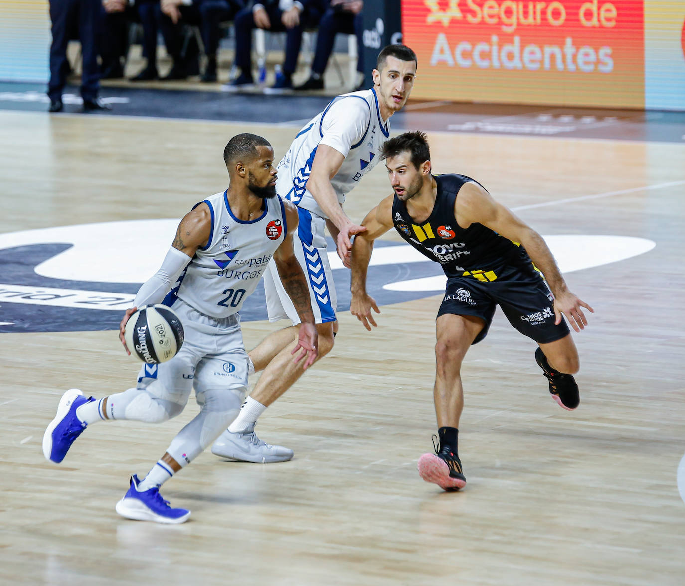 Derrota de los burgaleses ante el Lenovo Tenerife en su primer partido copero.