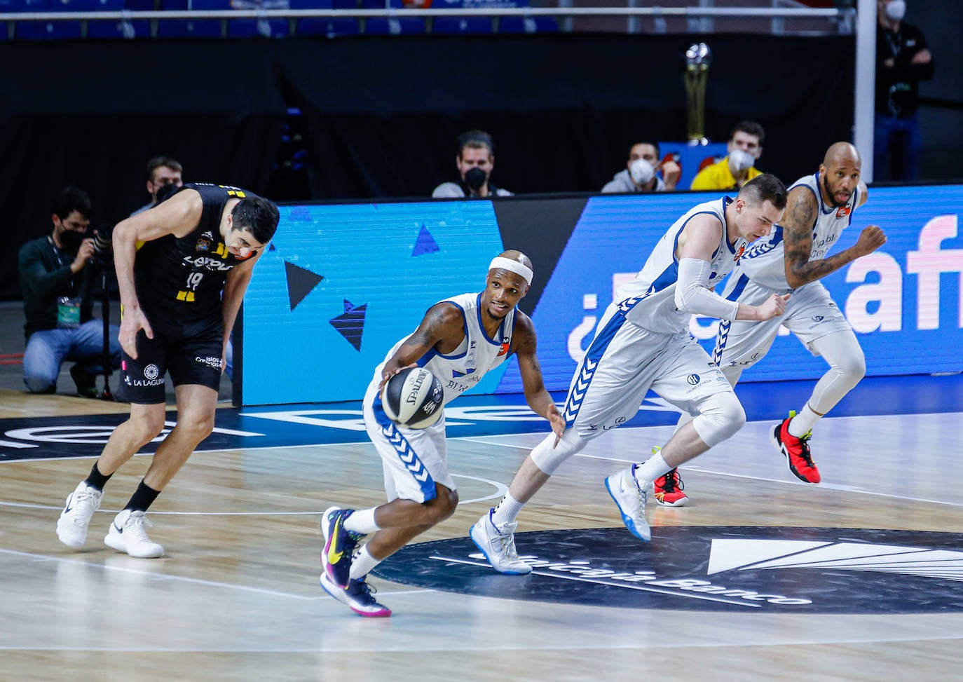 Derrota de los burgaleses ante el Lenovo Tenerife en su primer partido copero.