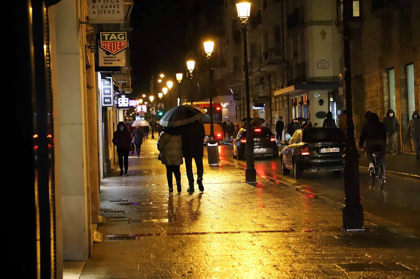 Fotos: La lluvia desluce la primera tarde sin toque de queda a las 20:00