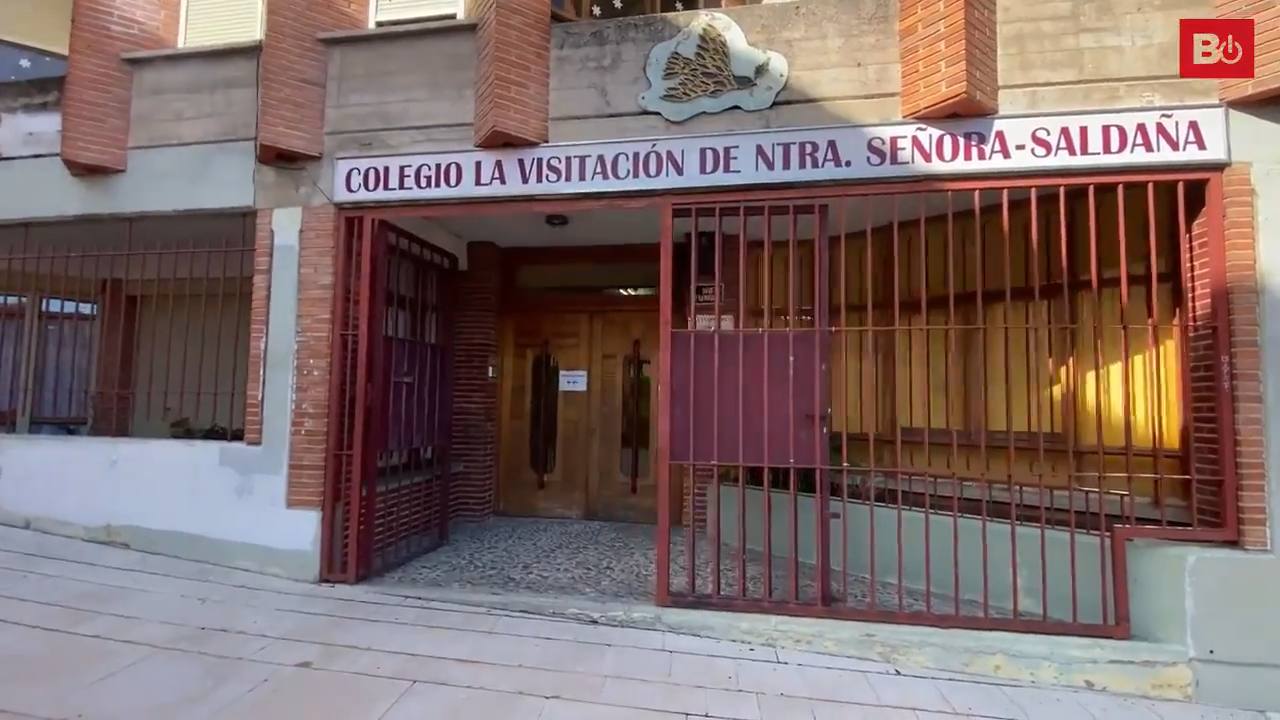 Entrada al colegio Saldaña de Burgos. 