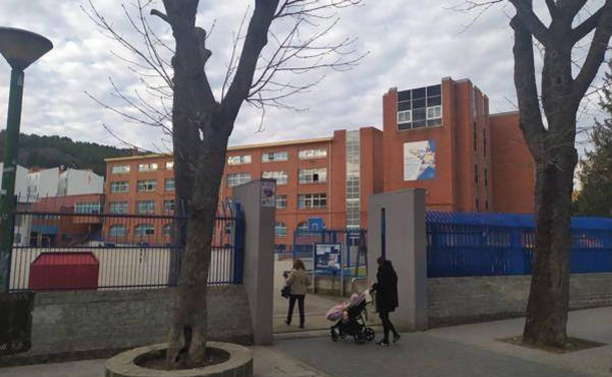 Burgos Con Bici rechaza la liberación de plazas de aparcamiento en los colegios