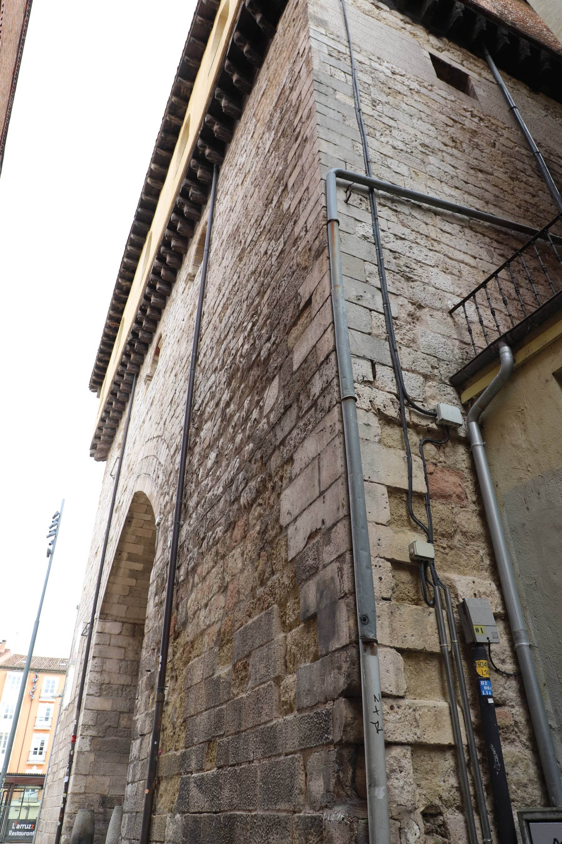 Fotos: Cables y registros eléctricos incumplen la normativa en la Catedral de Burgos