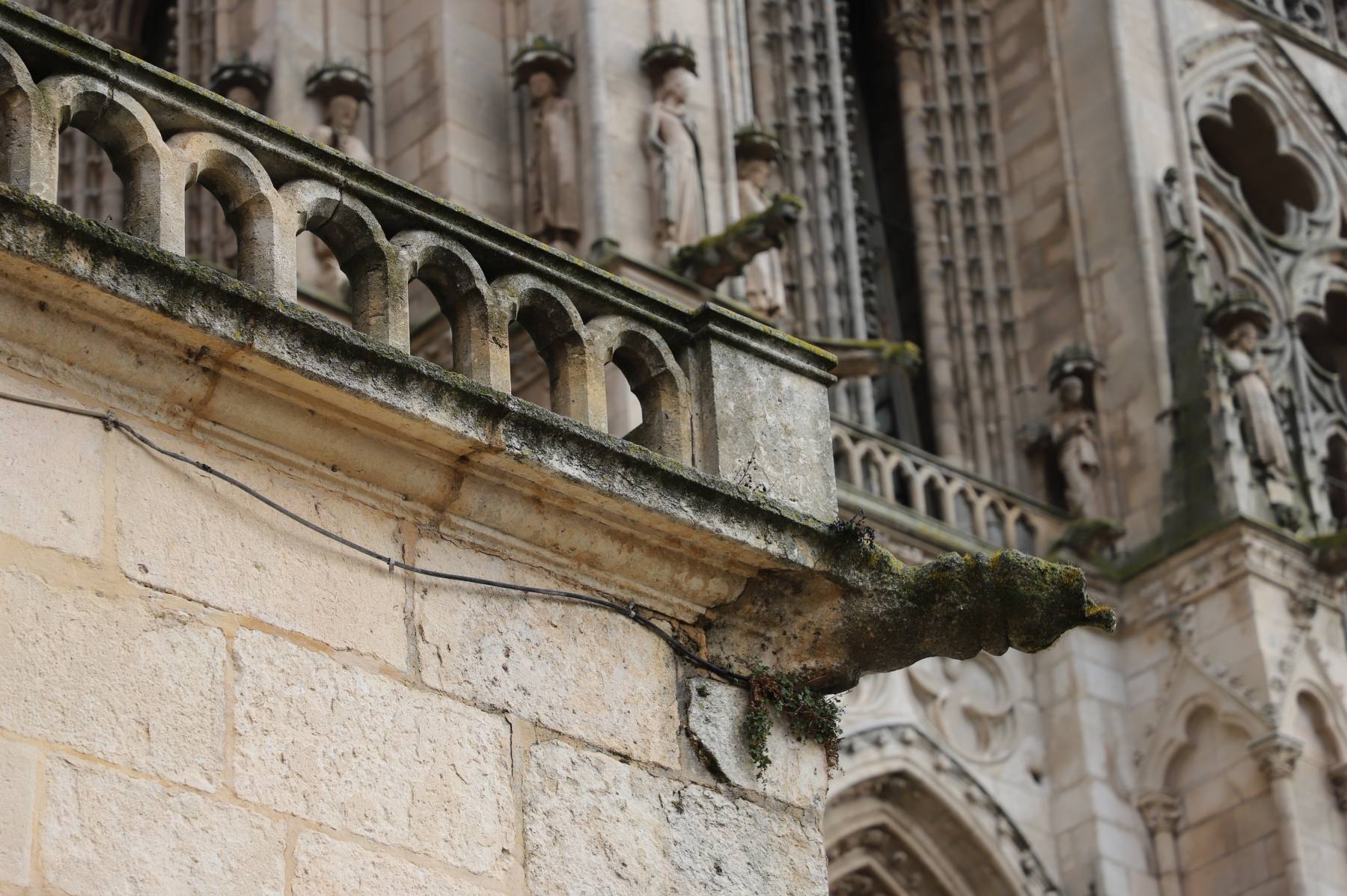 Fotos: Cables y registros eléctricos incumplen la normativa en la Catedral de Burgos