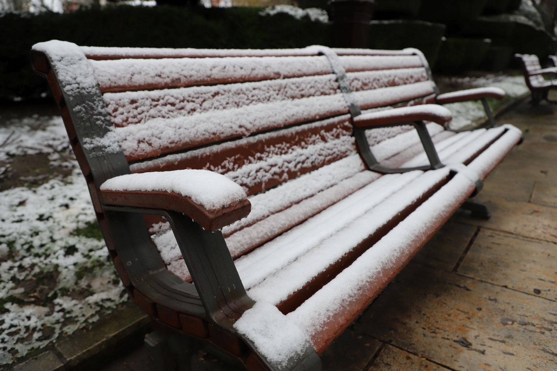 Fotos: Burgos amanece bajo una fina capa de nieve