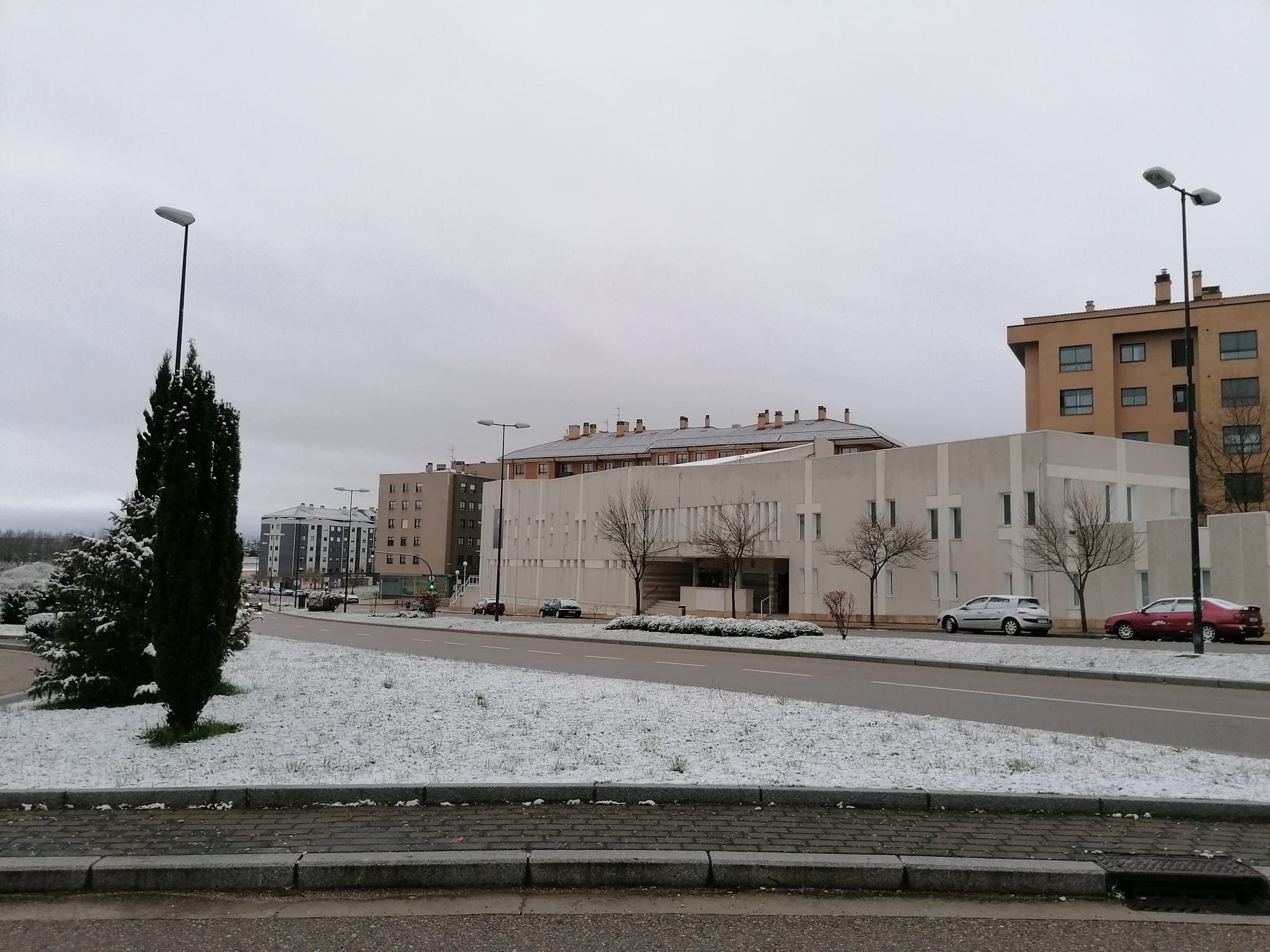 Fotos: Burgos amanece bajo una fina capa de nieve