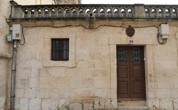 Denuncian la presencia de cableado eléctrico en la fachada de la Catedral de Burgos