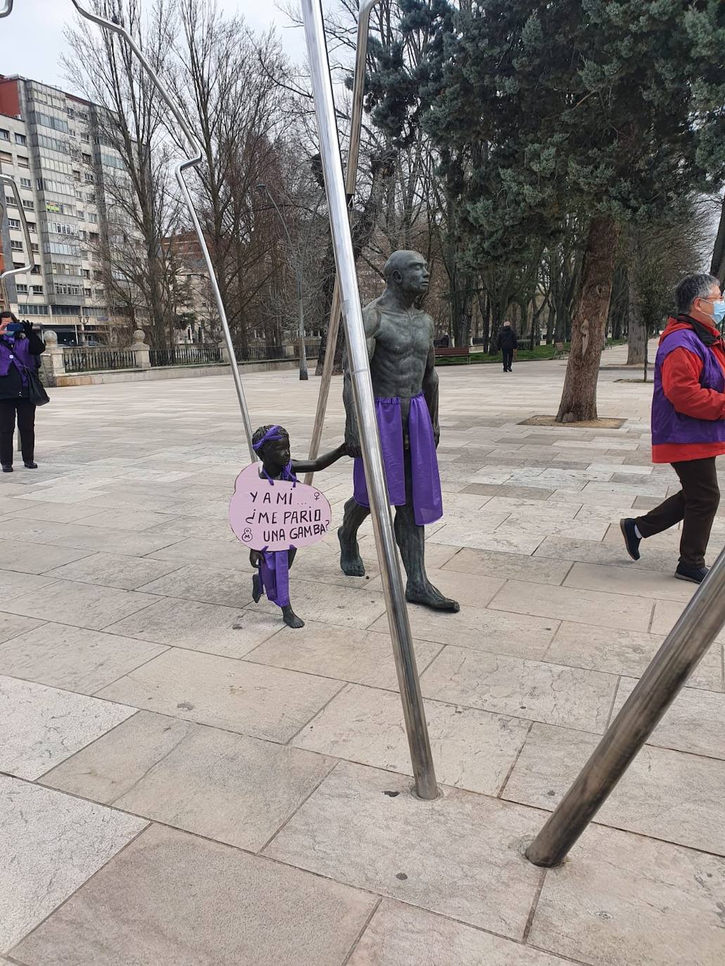 Fotos: Carteles con los que ha amanecido Burgos este domingo