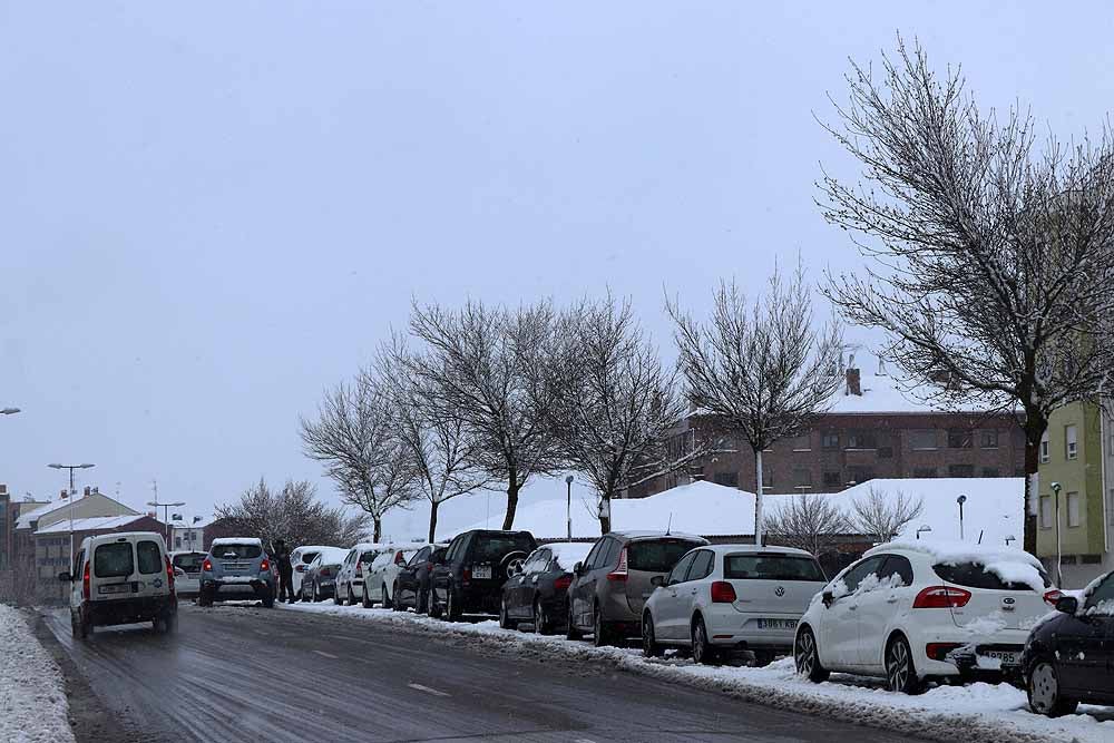 Fotos: La nieve imprevista ha provocado algunos atascos en Burgos